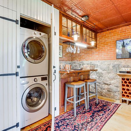 Downtown Essex Apartment - Steps To River! Εξωτερικό φωτογραφία