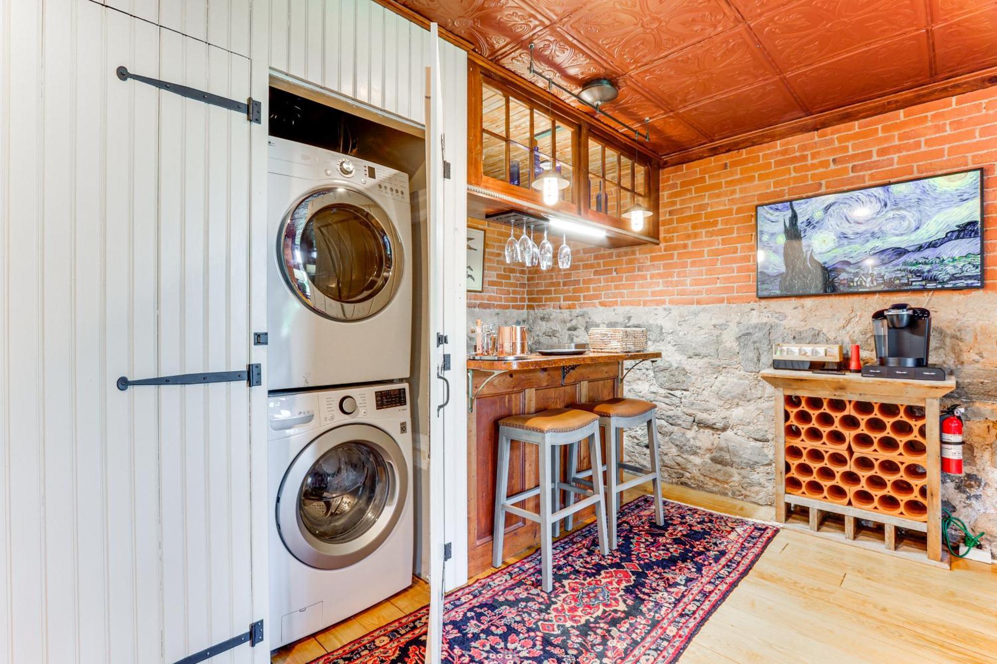 Downtown Essex Apartment - Steps To River! Εξωτερικό φωτογραφία