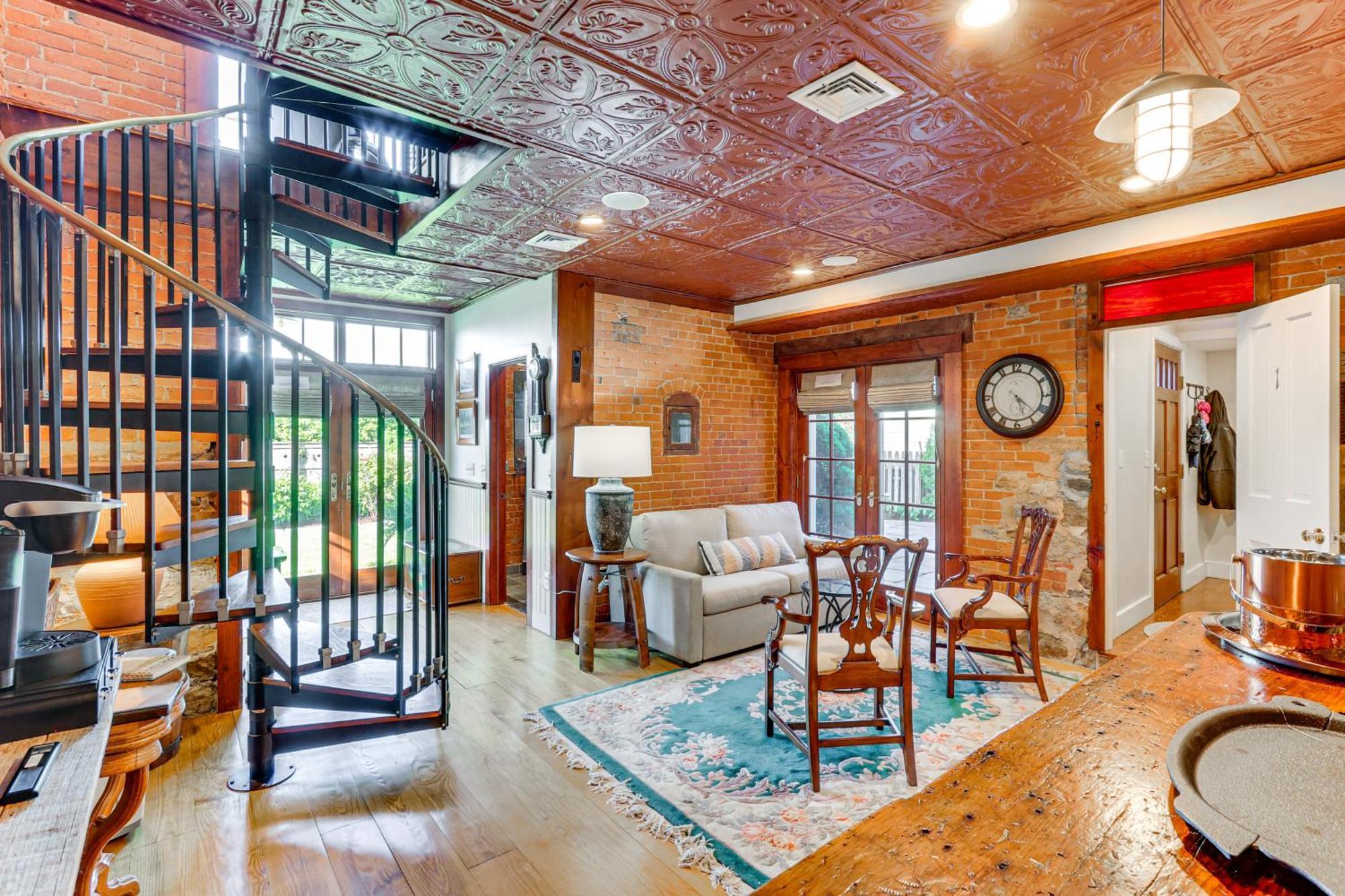 Downtown Essex Apartment - Steps To River! Εξωτερικό φωτογραφία