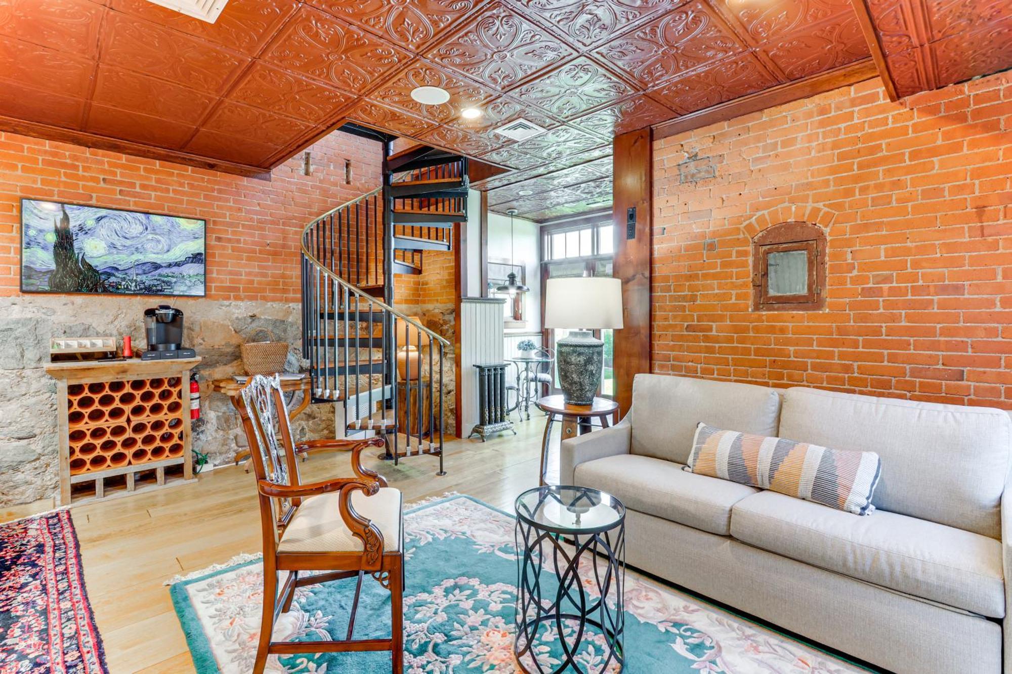 Downtown Essex Apartment - Steps To River! Εξωτερικό φωτογραφία