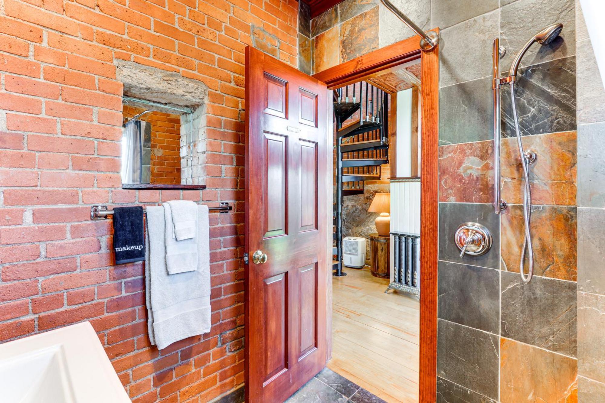 Downtown Essex Apartment - Steps To River! Εξωτερικό φωτογραφία
