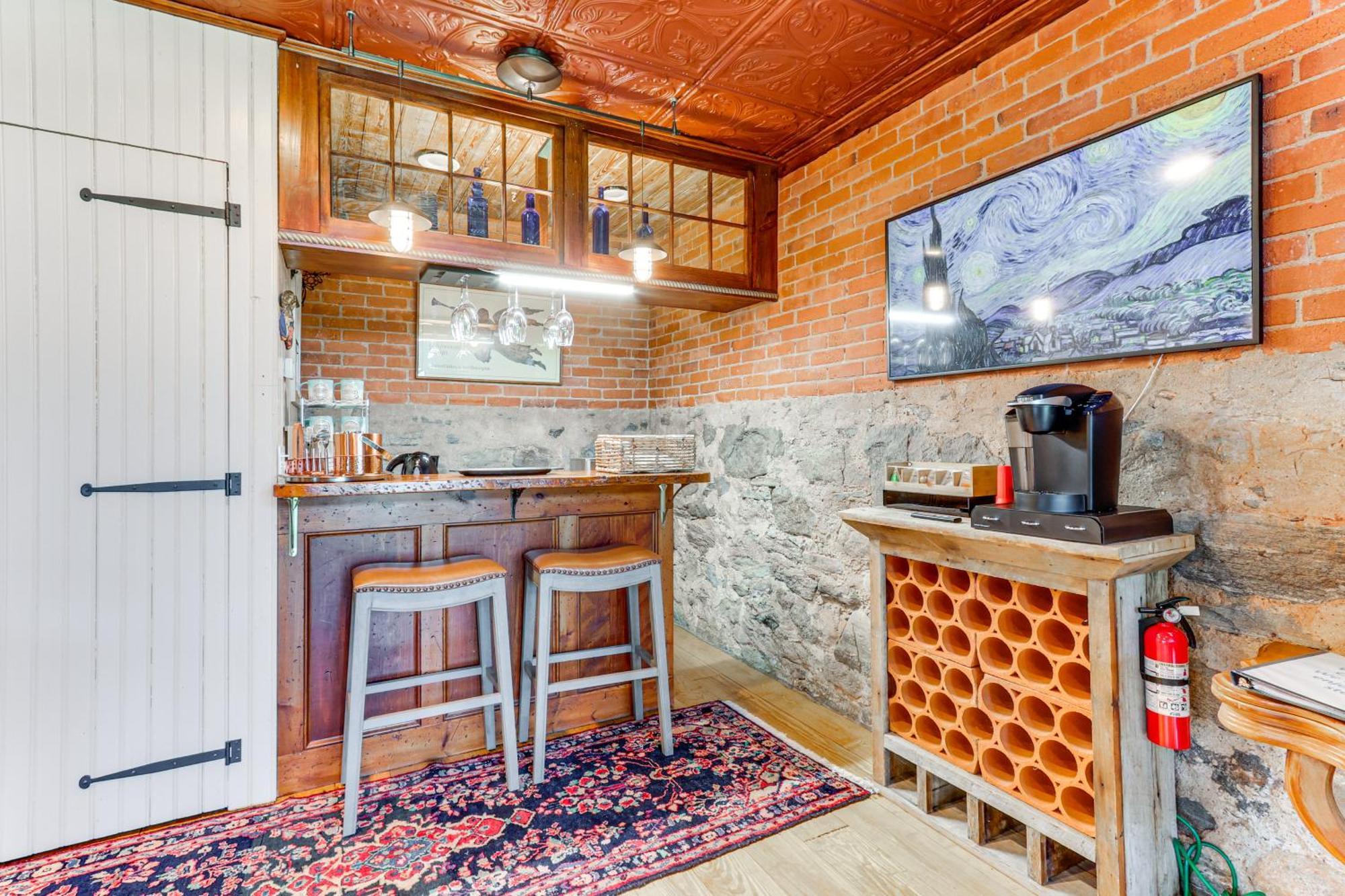 Downtown Essex Apartment - Steps To River! Εξωτερικό φωτογραφία